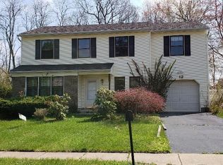 12 Bennington Dr, Edison, NJ
