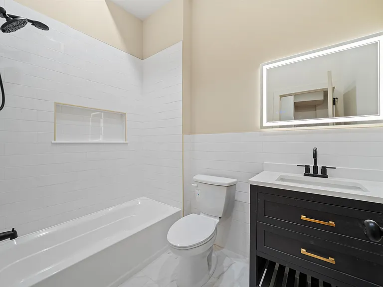 424 Woodlawn Ave #2 — Photo 8