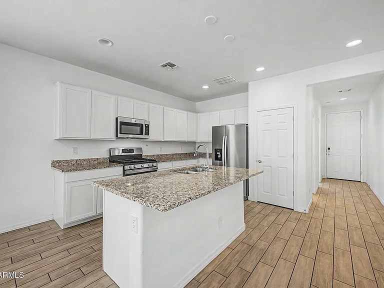 5722 W Getty Dr — Photo 18
