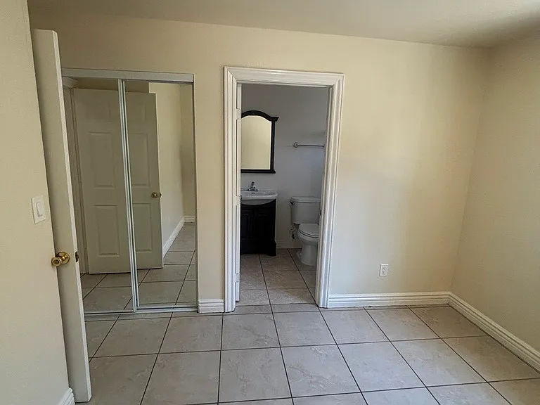 4232 Kenwood Ave — Photo 10