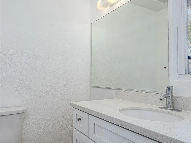 1650 S Campus Ave #17 — Photo 19
