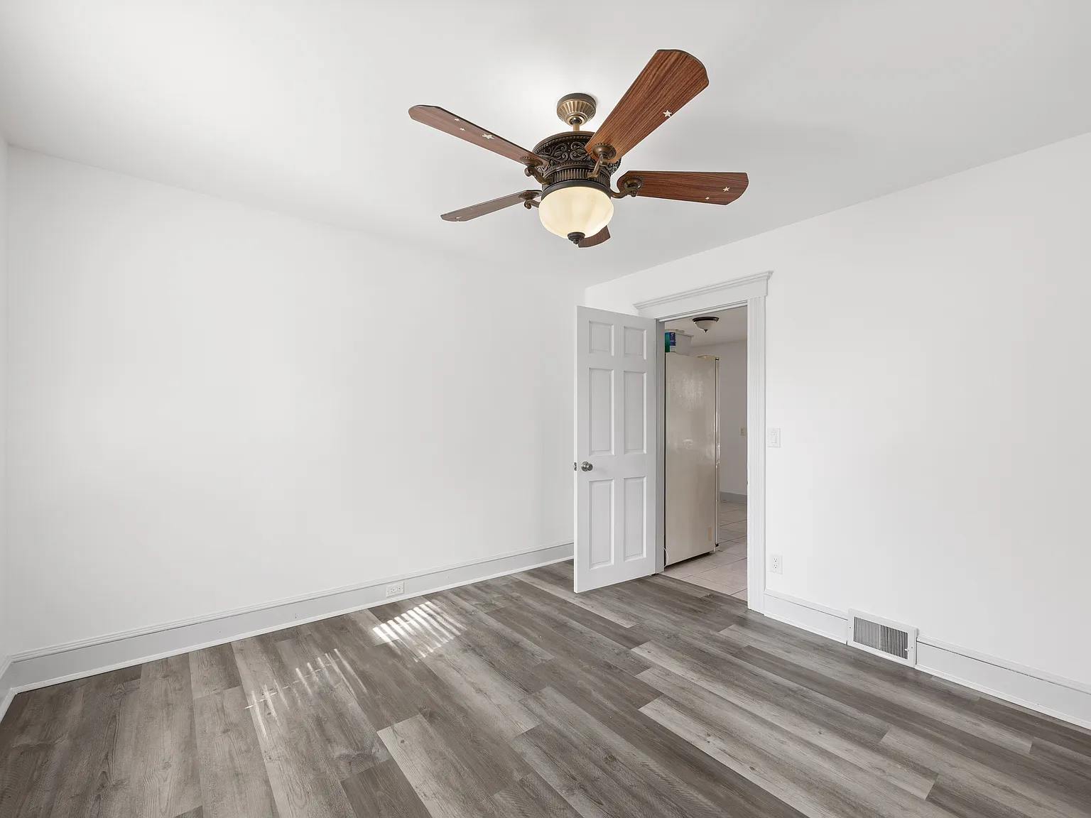 2 bed, 800 sqft, $1,350 — Photo 1