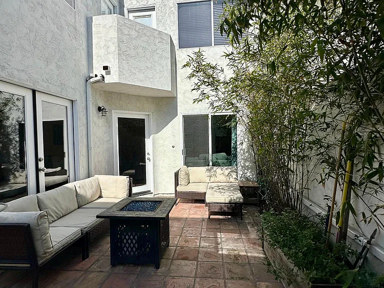 1445 Grand Ave #A — Photo 1
