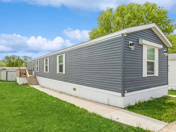 3701 2nd St #5, Coralville, IA 52241