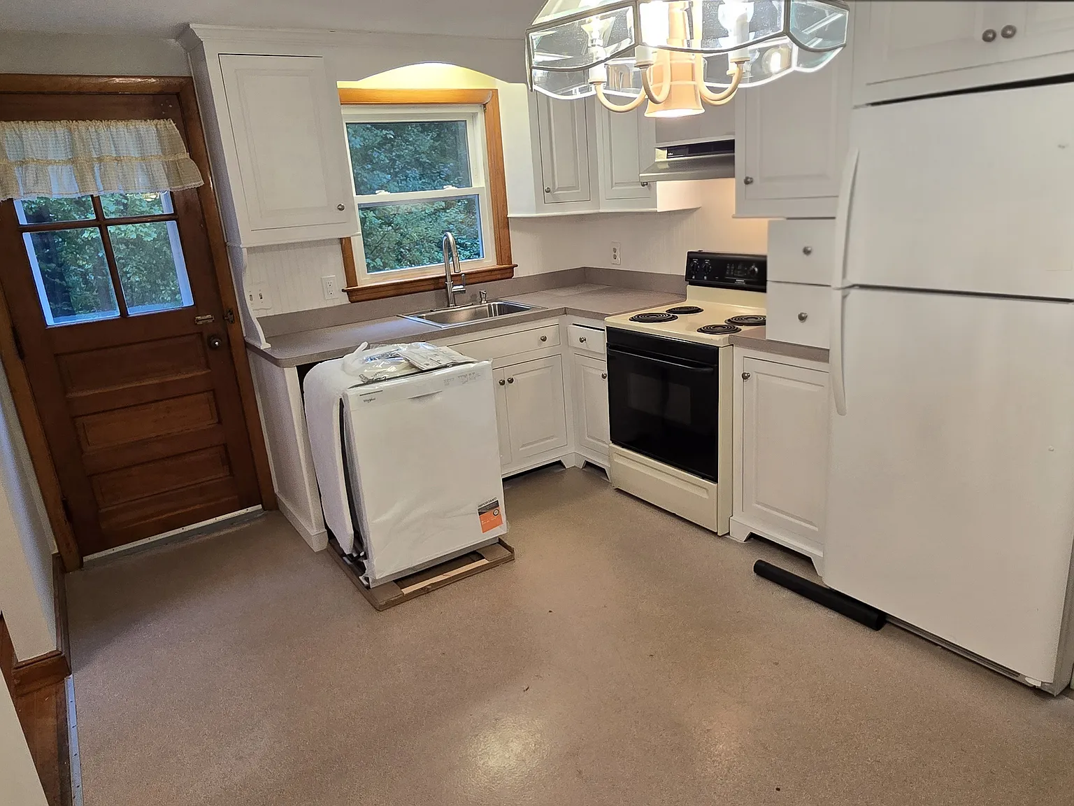 4 bed, 1340 sqft, $4,300 — Photo 3