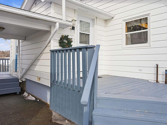 2nd image of 1535 Victoria Rd