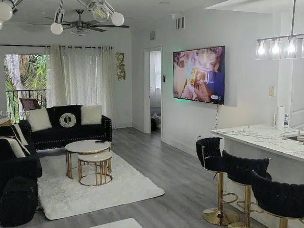 5840 W Sample Rd APT 302, Pompano Beach, FL 33067