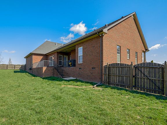 4th image of 380 Waylon Ct