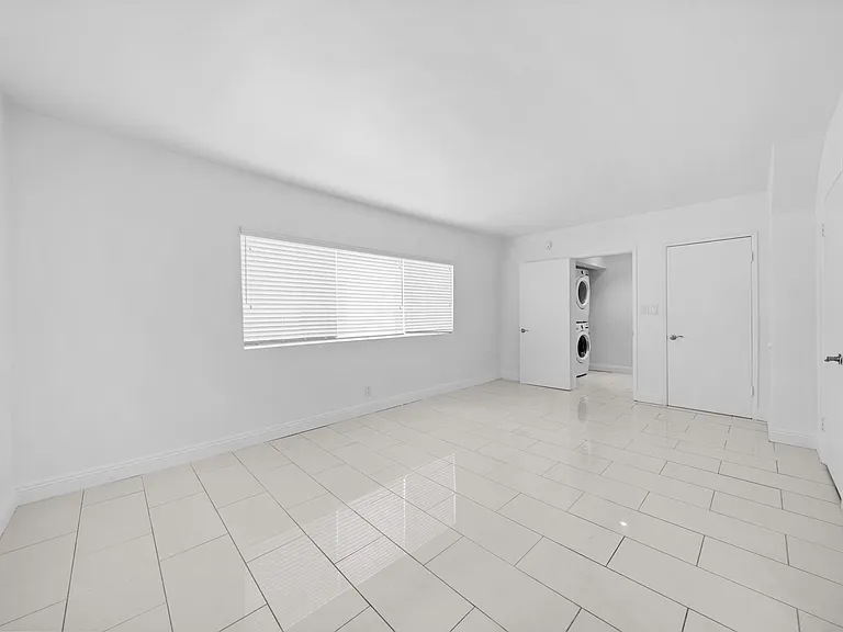 148 S Reeves Dr #4 — Photo 20