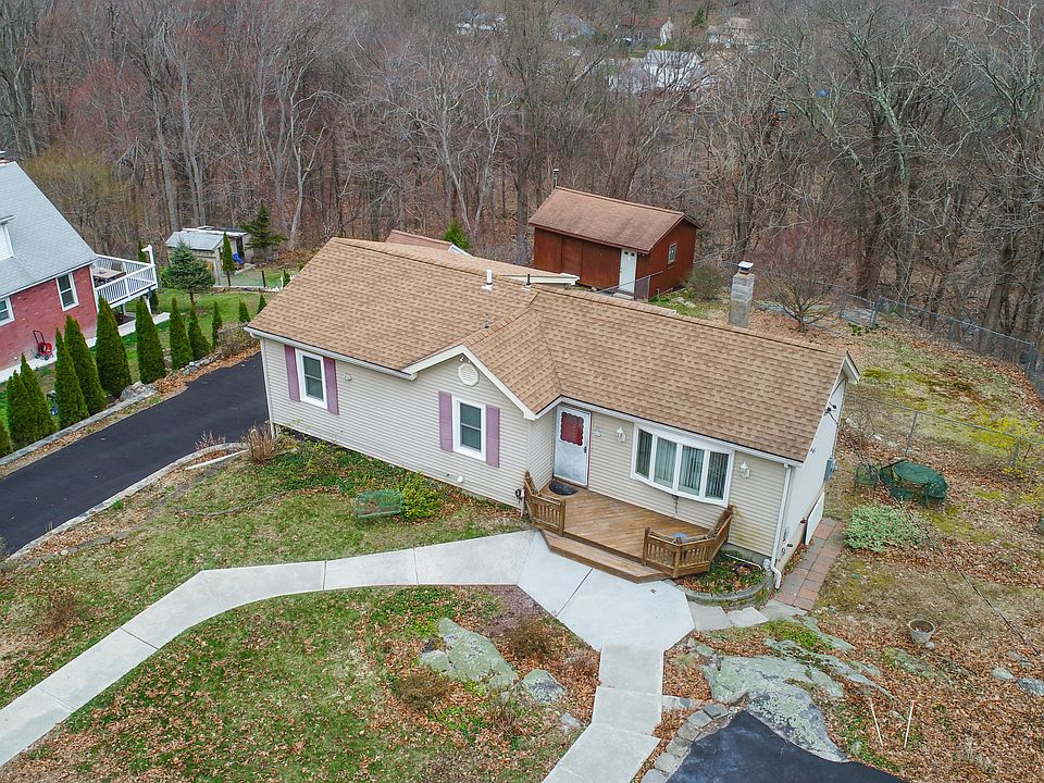 1st image of 45 Hollow Brook Ln