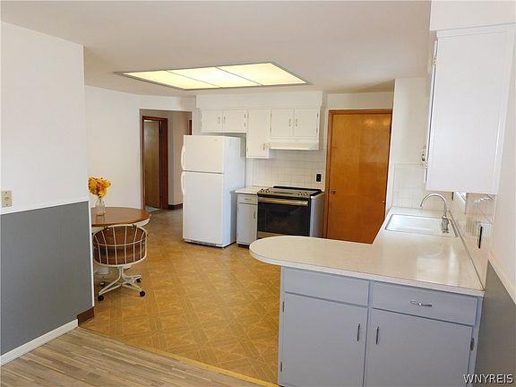 3rd image of 239 Crandon Blvd