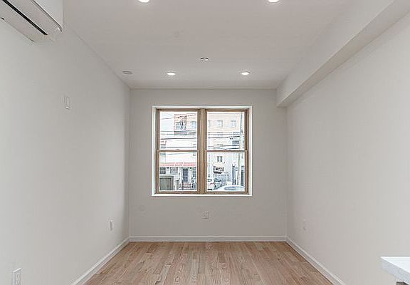 2nd image of 2828 W 17th St #1R