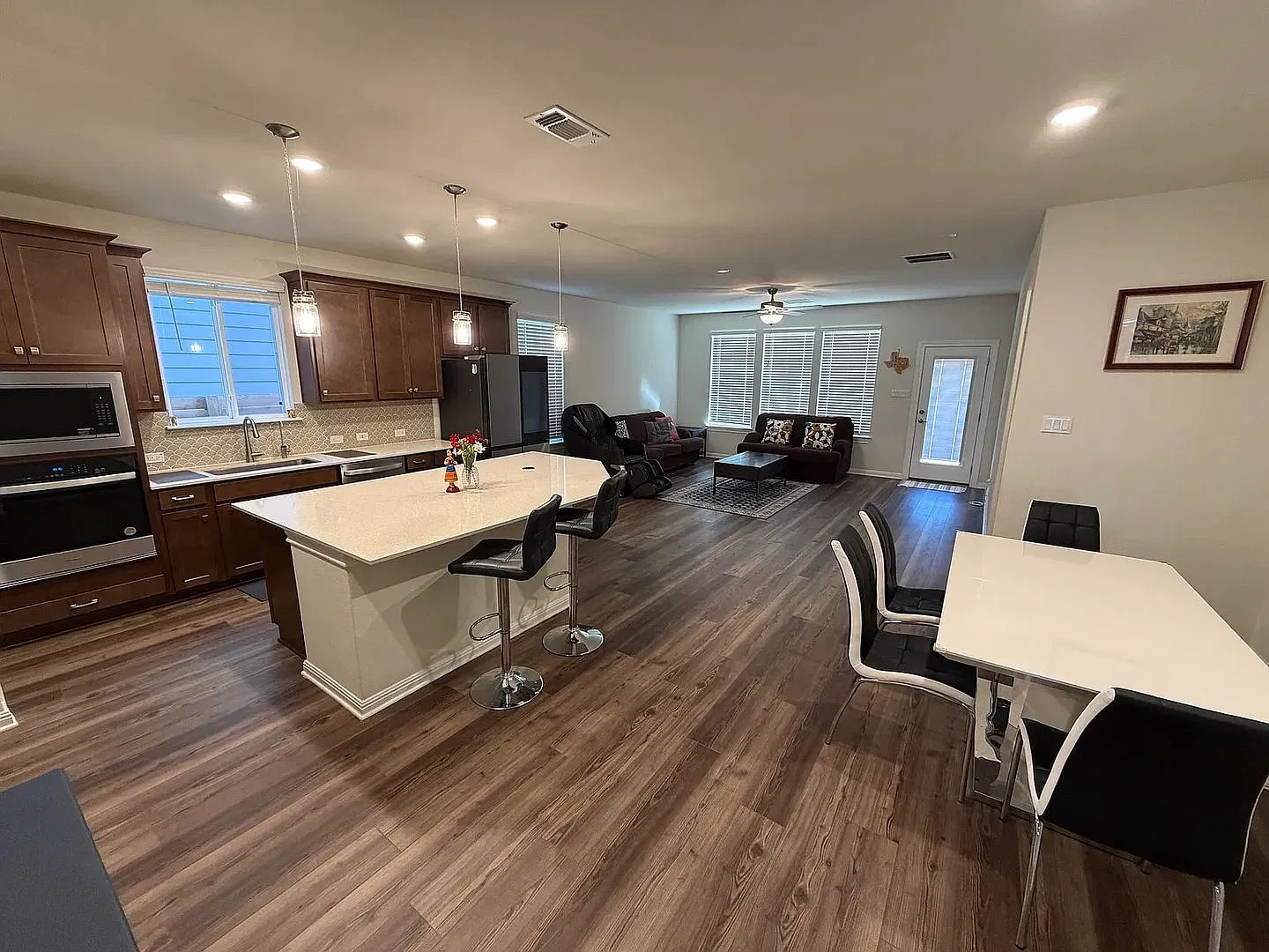 Room in 5 Bedroom Home in Leander — Photo 3