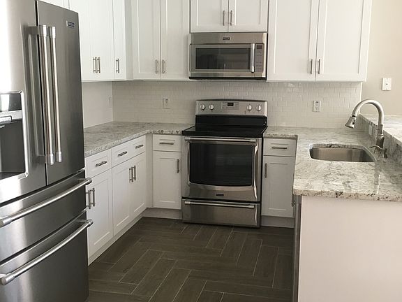 2nd image of 2412 Rock Ln