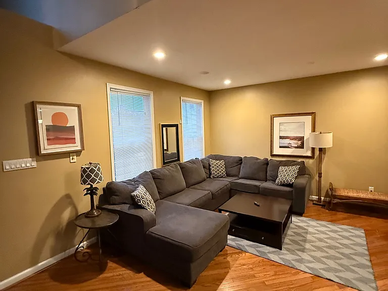 1006 Glendevon Dr — Photo 9