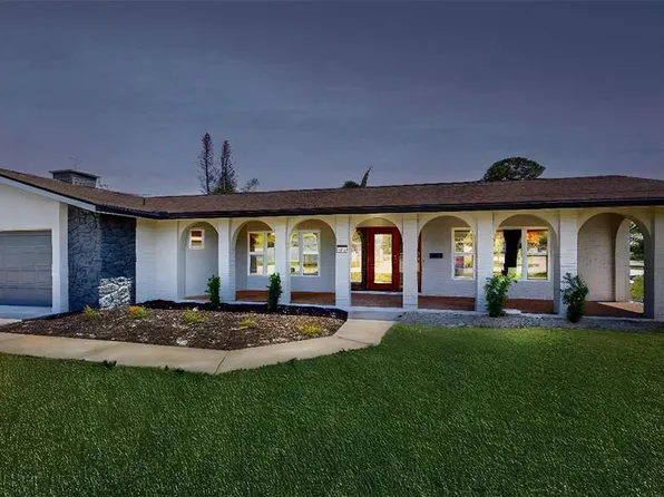 140 88th Ave NE, Saint Petersburg, FL 33702