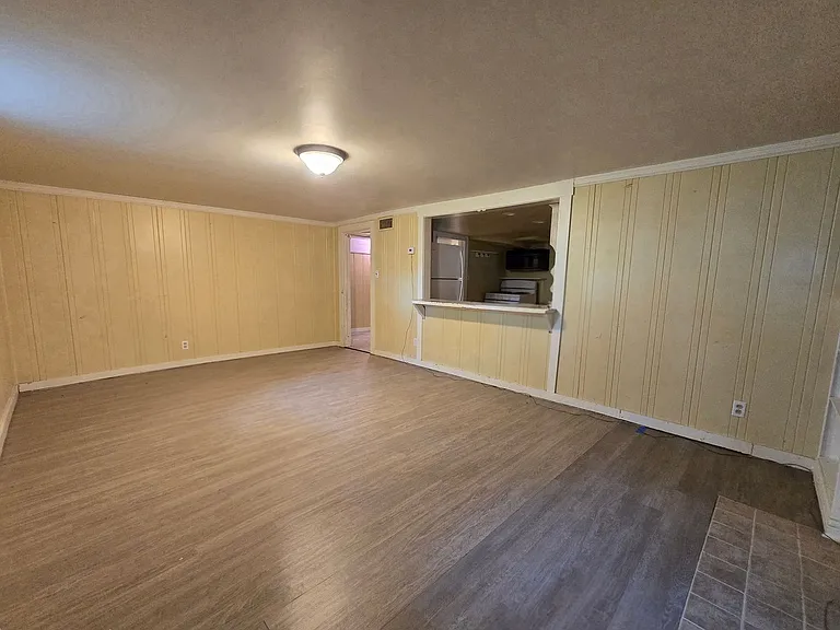 2419 Ash St — Photo 9