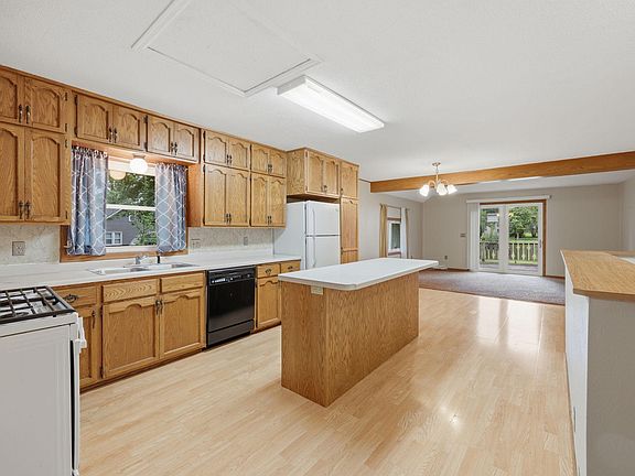4th image of 221 11th St