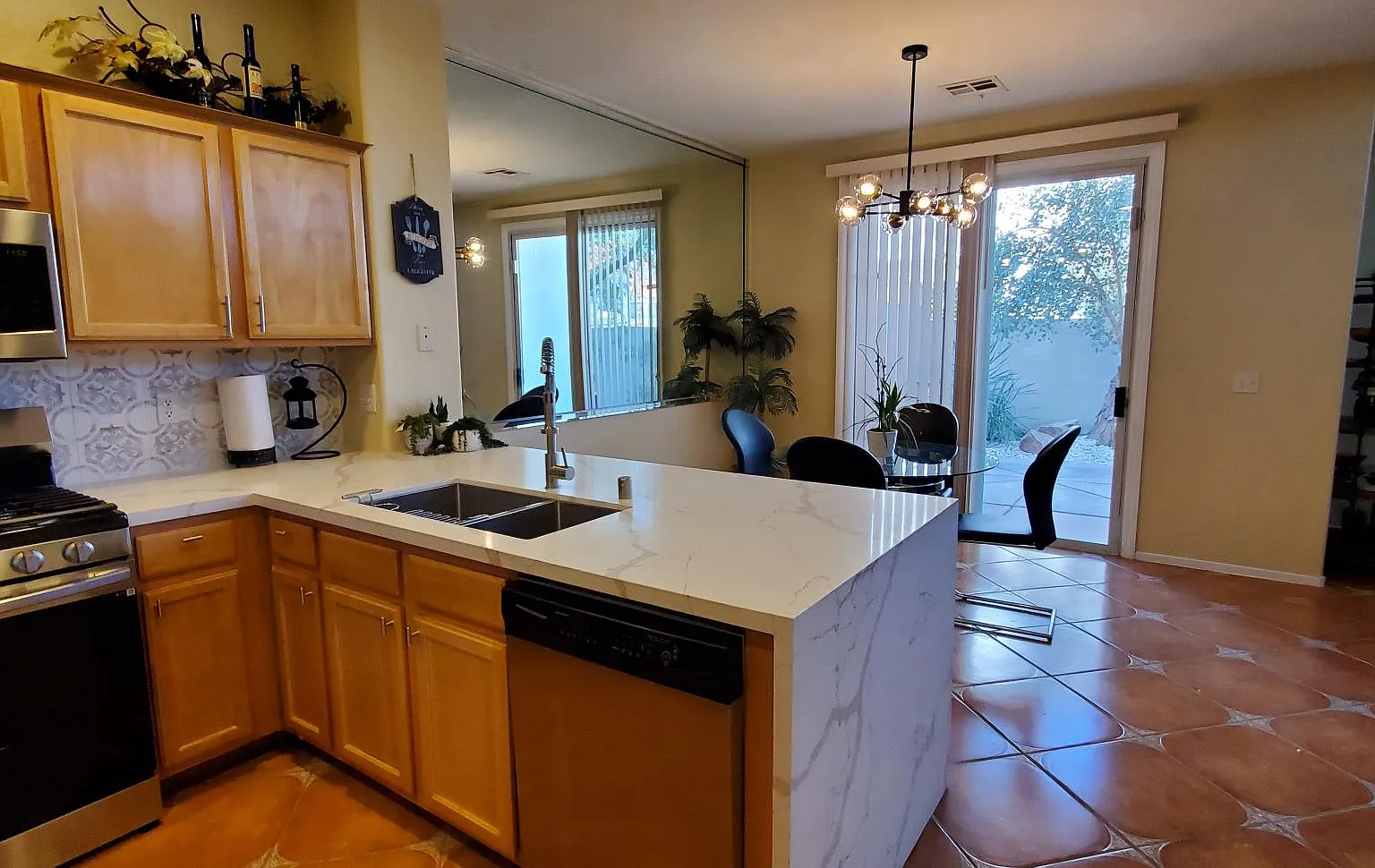 Villa Ariel Ln, Las Vegas — Photo 4