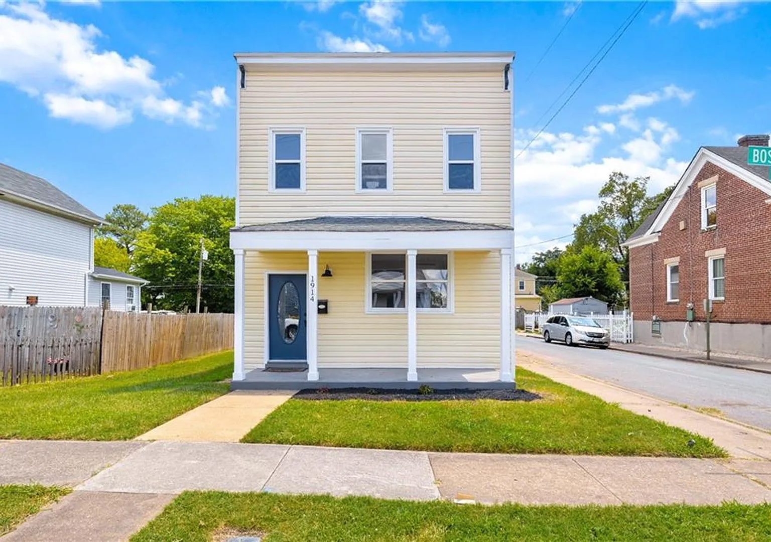 Single Family 3 Bedroom Richmond & Manchester Neighborhood — Photo 1