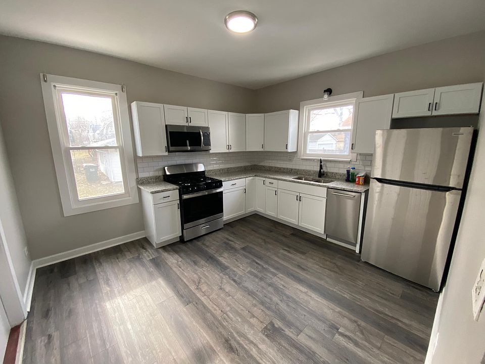 1st image of 36 N Glenwood Ave Floor 1