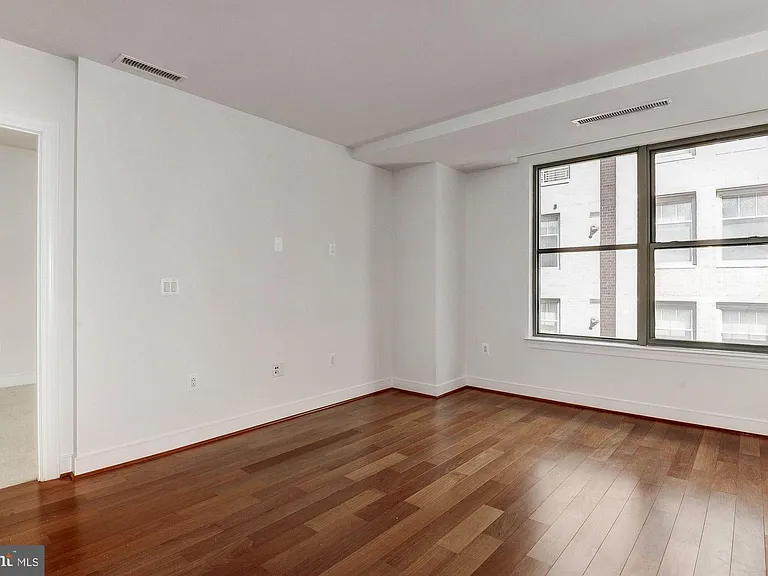 2425 NW #L — Photo 4