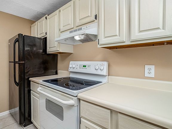 4th image of 130 Cortland Cir #130