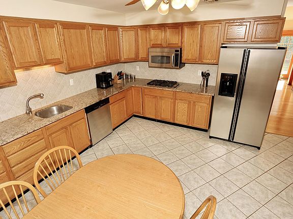 5th image of 234 Oak Ave