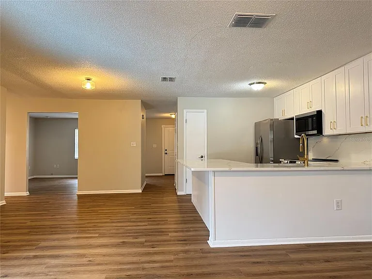 1602 Leslie Dr — Photo 4