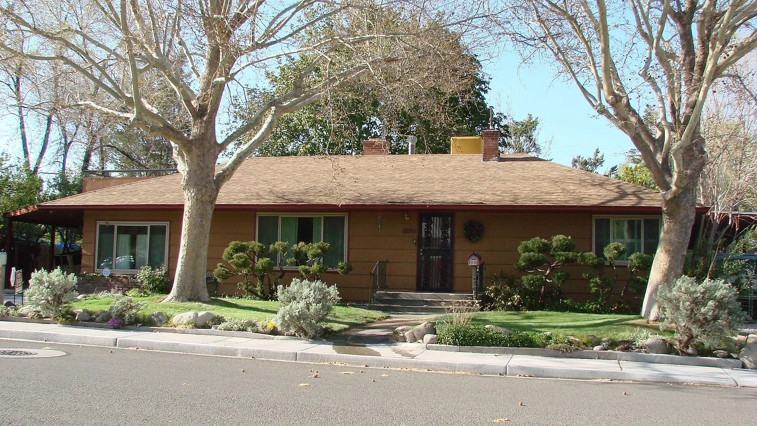 1525 Allen St photo 1