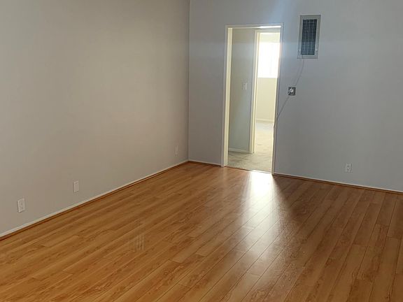 5th image of 1527 11th St #4