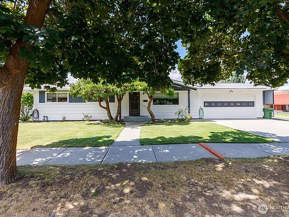 2nd image of 806 Central Drive