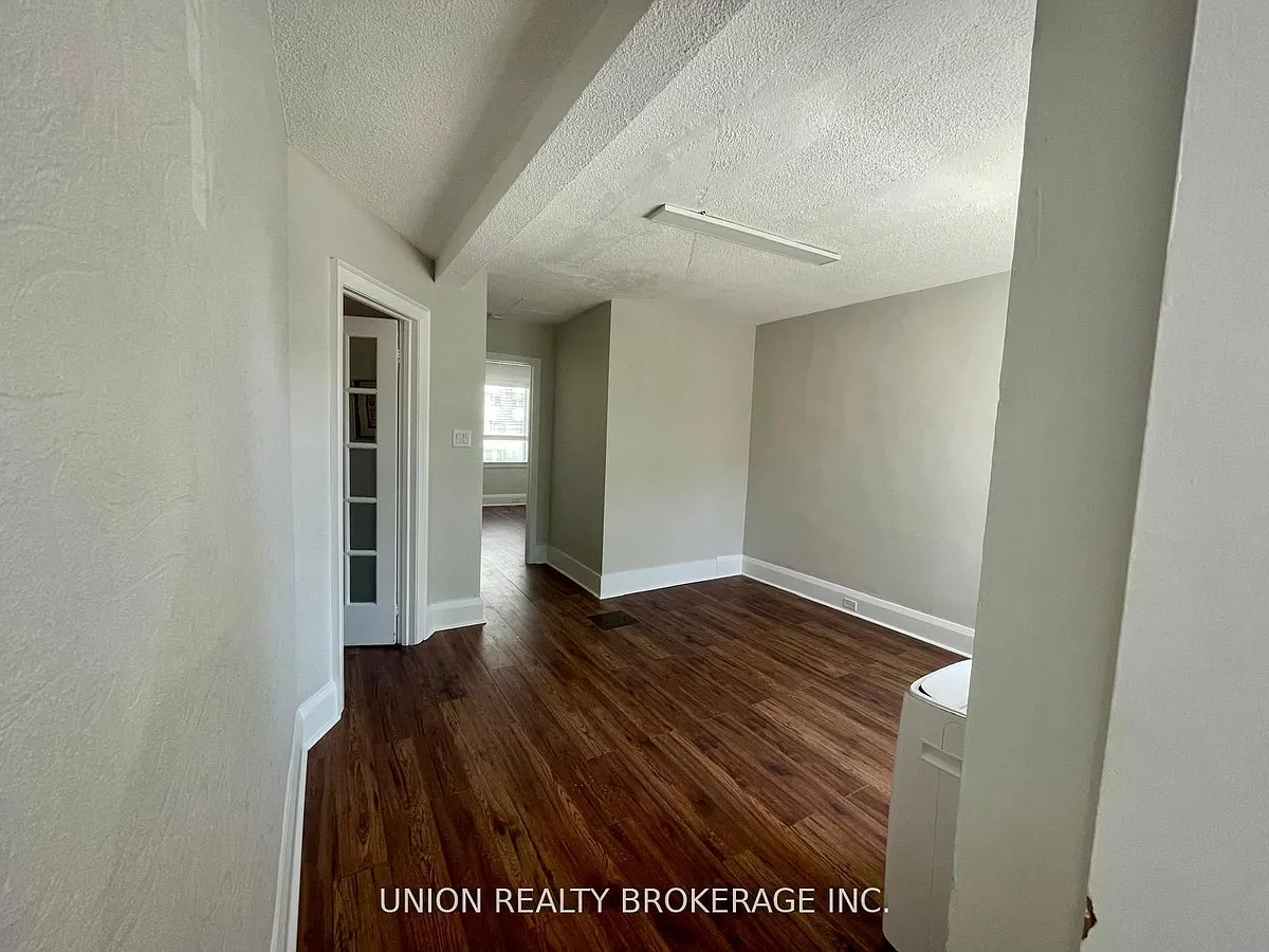 Building Photo - 331 Eglinton Ave E #UPPER