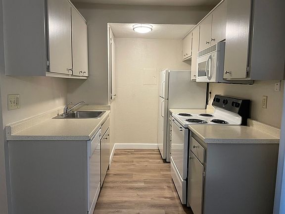 2nd image of 2612-2616 G St #261212