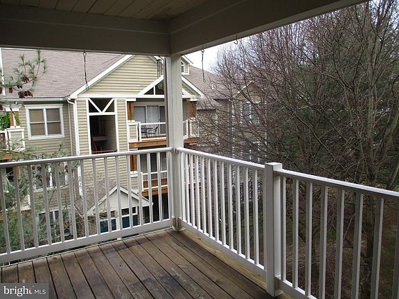 5th image of 607 Admiral Dr Unit 303