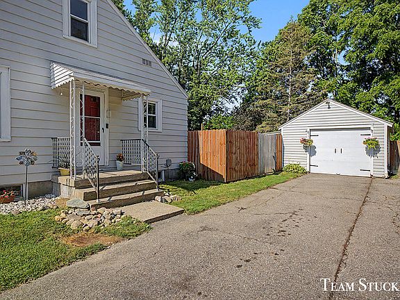 4th image of 1125 Kusterer Dr NW