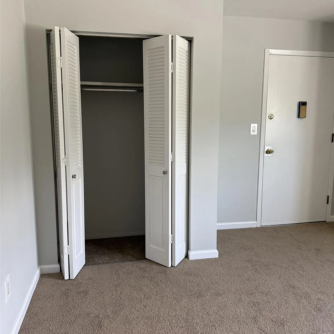 1 bed, 1.0 bath, 800 sqft, $1,800 — Photo 2