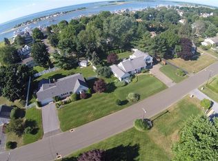 8 Iroquois Dr, Clinton, CT 06413