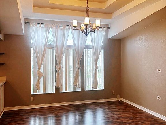4th image of 901 SW 117th Way