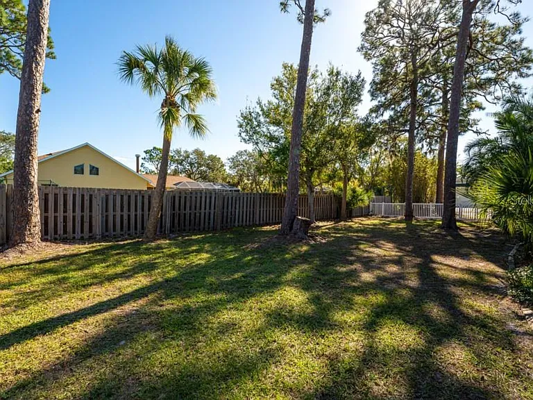 2301 Kalin Ln — Photo 36