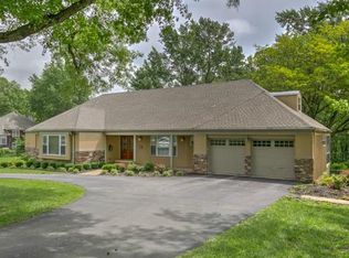10223 Lee Blvd, Leawood, KS 66206