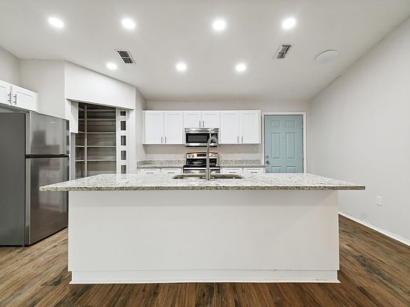 5th image of 8540 Zane Ln