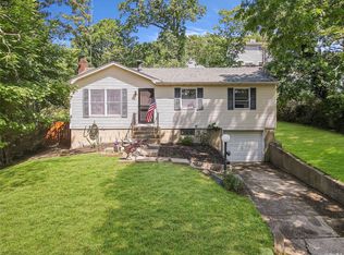 17 Yucca Rd, Rocky Point, NY 11778