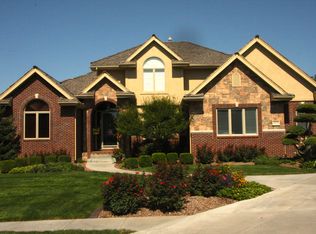18428 Poppleton Cir, Omaha, NE 68130