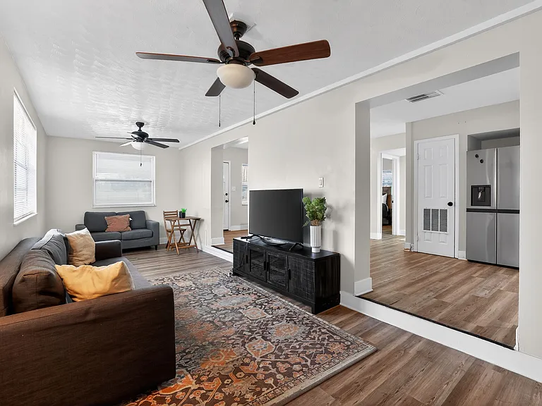 3313 W Leroy St — Photo 12