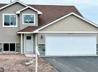 1662 Park View Ln NE, Sauk Rapids, MN 56379
