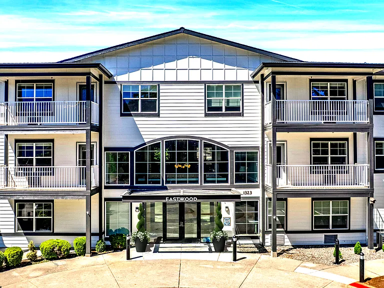 Eastwood Apartments — Photo 11
