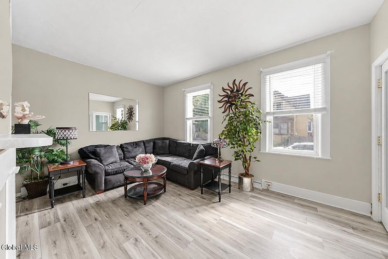 4th image of 24 Clare Avenue
