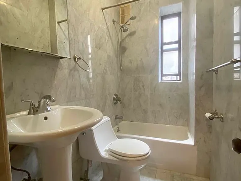 227 E 50th St #24 — Photo 5