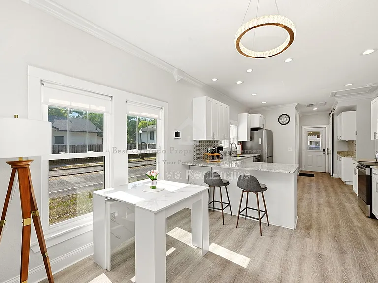 302 W Park St — Photo 10
